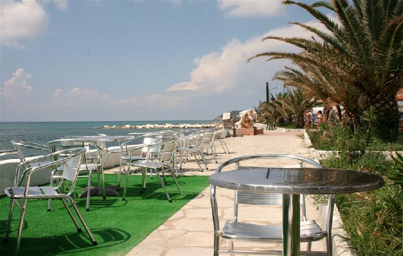 PROMENADE